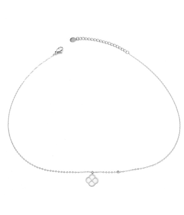 Collar plateado con colgante de trébol de cuatro hojas con base nácar