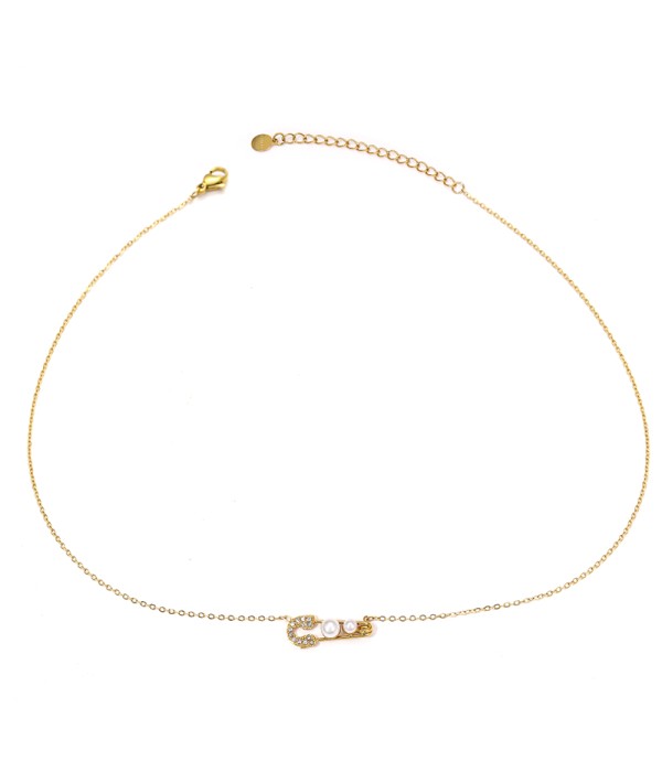 Collar dorado con colgante de imperdible con perla