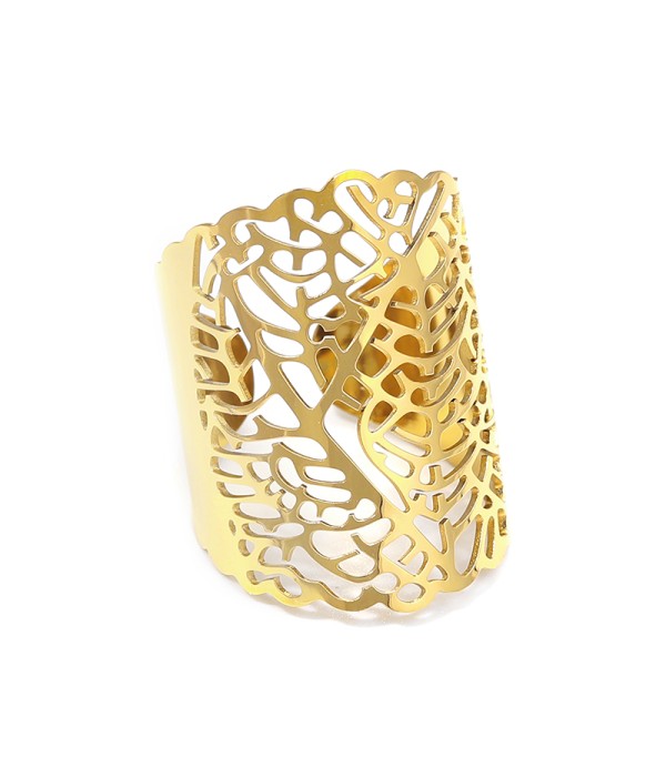 Anillo calado dorado con diseño de hojas tropicales