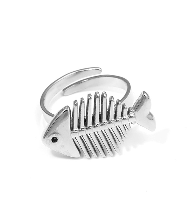 Anillo plateado con diseño de esqueleto de pez