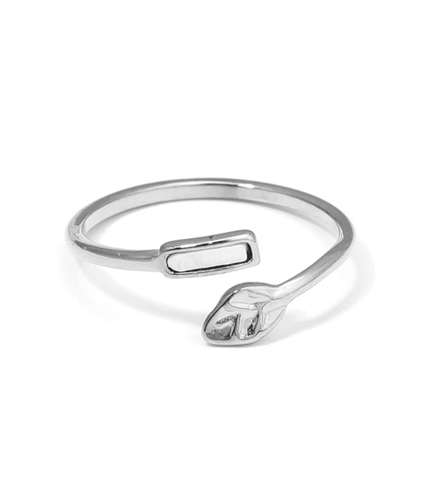 Anillo con hoja y detalle con nácar 2