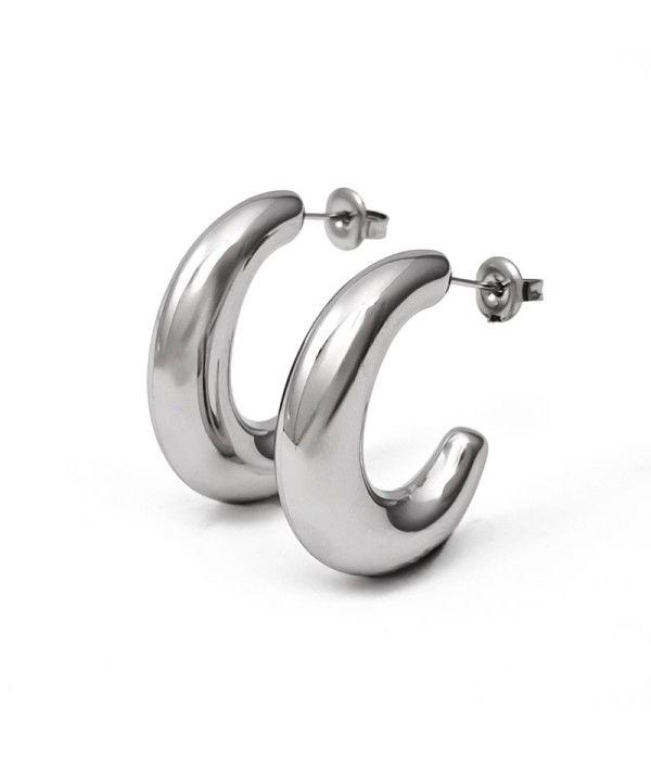 Pendientes plateados de aro grueso con diseño moderno