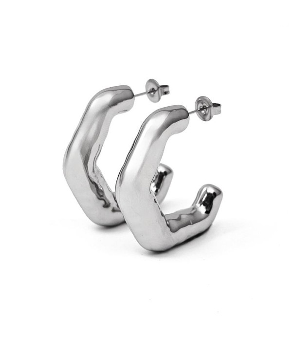 Pendientes de aro plateados geométricos con diseño irregular