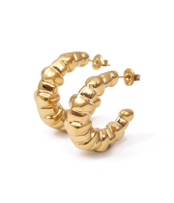 Pendientes de aro dorados con textura arrugada