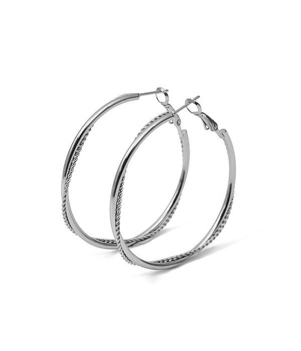 Pendientes de aro plateados con detalle de cuerda