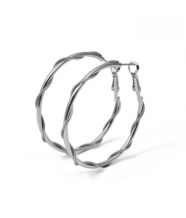Pendientes de aro plateados con diseño trenzado