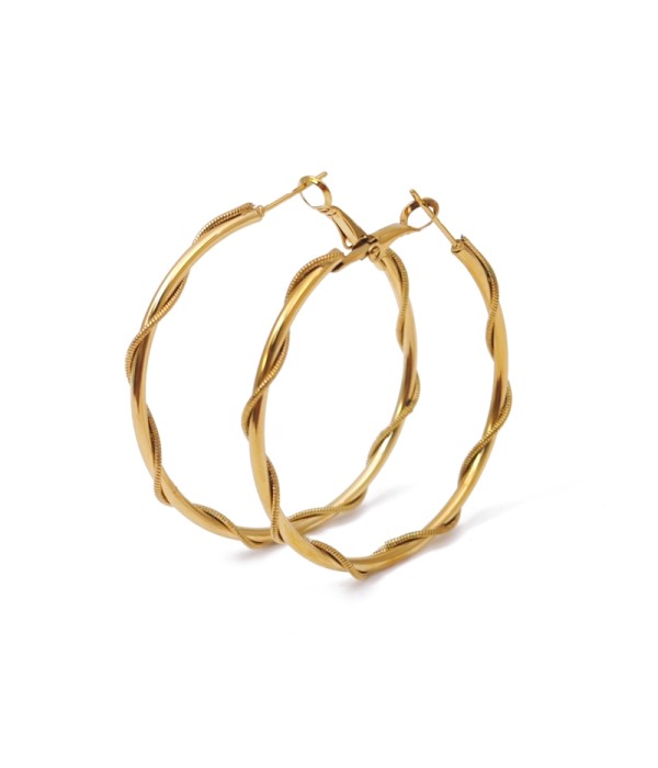 Pendientes de aro dorados con diseño trenzado