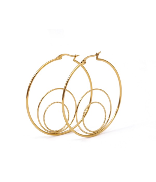 Pendientes dorados de aro múltiple con diseño...