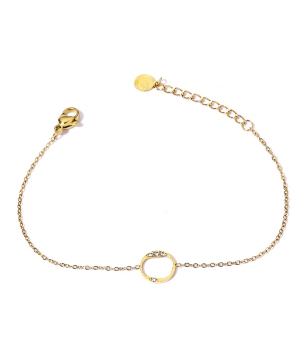 Pulsera dorada con círculo y detalles en circonitas