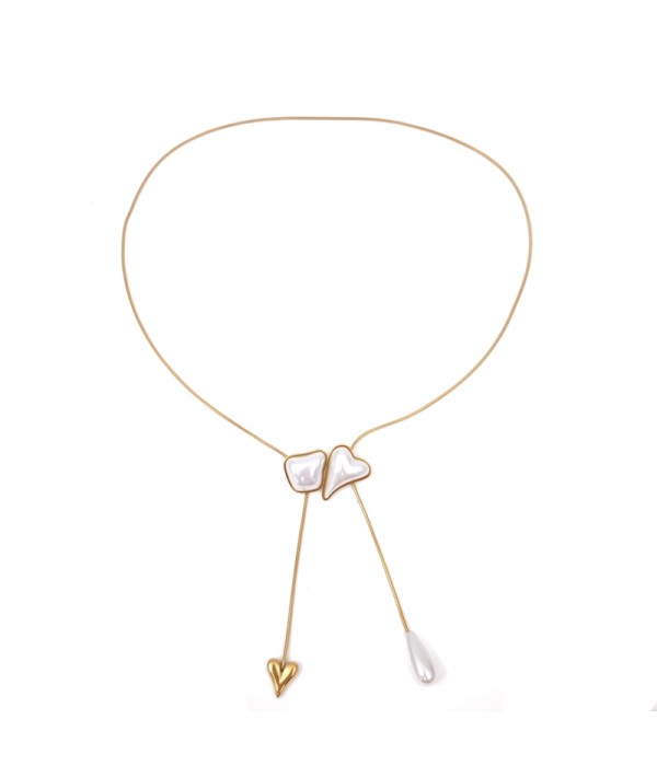 Collar dorado largo con colgantes de corazón y lágrima