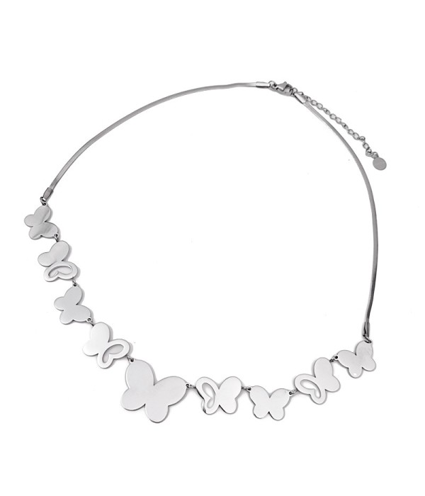 Collar plateado con diseño de mariposas
