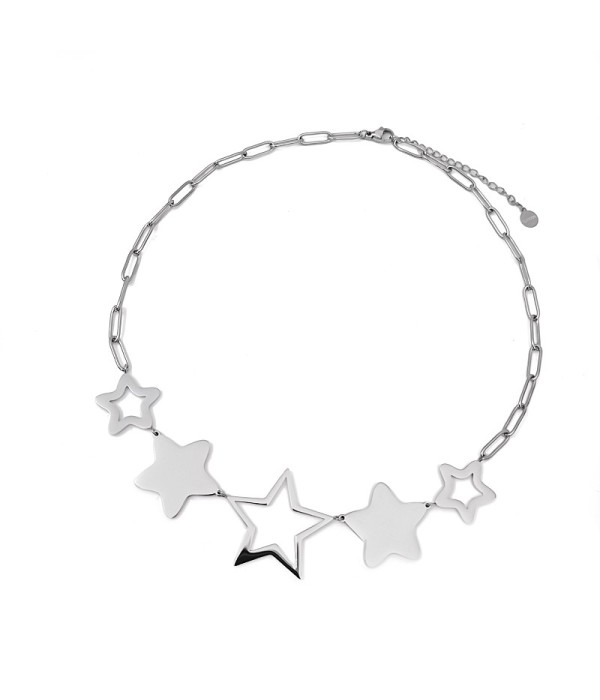 Collar plateado con diseño de estrellas