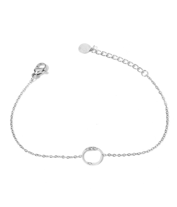 Pulsera plateada con círculo y detalles en circonitas