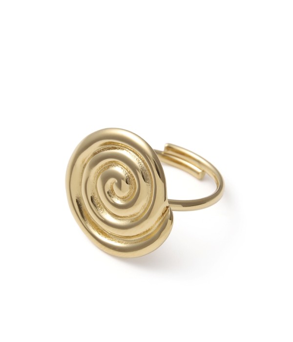 Anillo dorado con diseño en espiral
