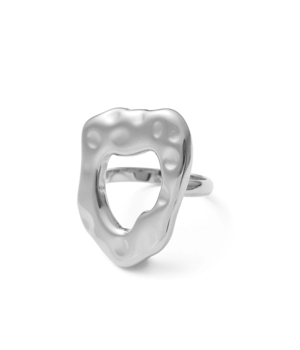 Anillo plateado con diseño irregular y efecto...