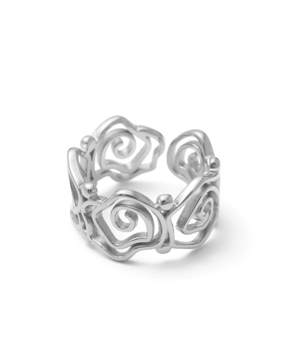 Anillo plateado calado con diseño de espirales