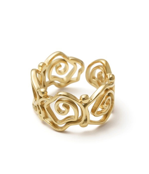 Anillo dorado calado con diseño de espirales