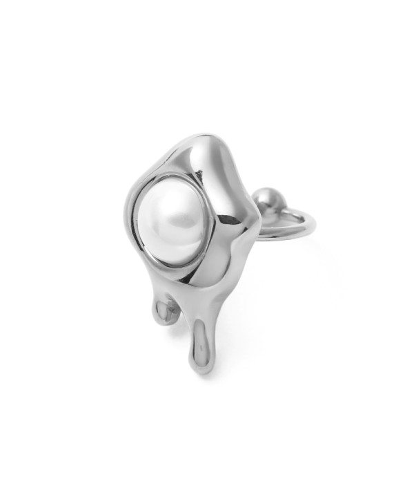 Clip de oreja con perla y diseño fluido 2