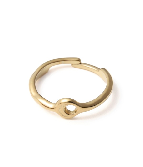 Anillo dorado minimalista con aro calado