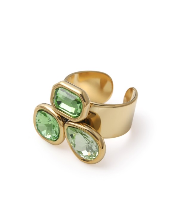 Anillo ancho con tres cristales brillantes