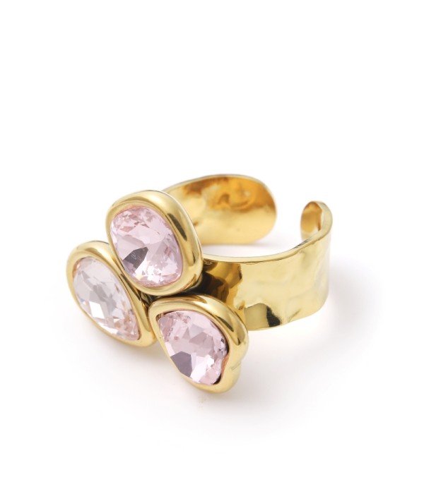 Anillo ancho con tres cristales brillantes
