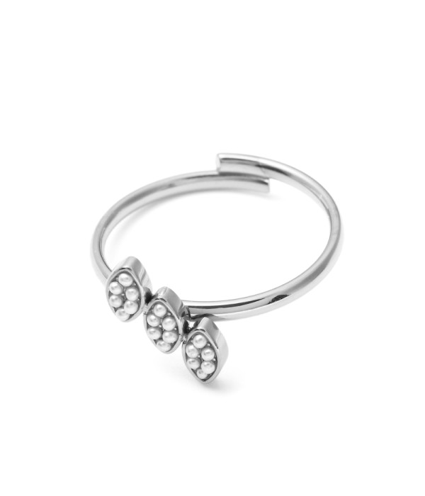 Anillo con tres hojas de perlas