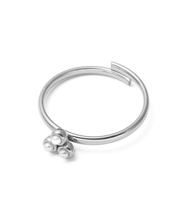 Anillo con tres perlas minimalistas 2