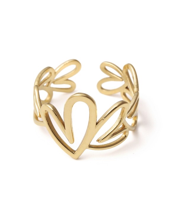 Anillo dorado con diseño de corazones calados