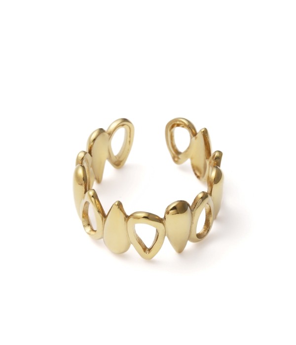 Anillo dorado con diseño de gotas caladas