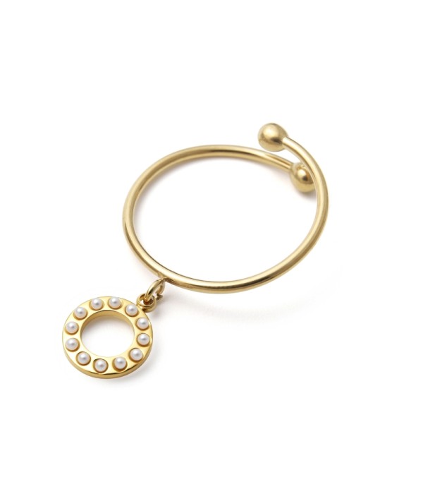 Anillo con colgante circular de perlas
