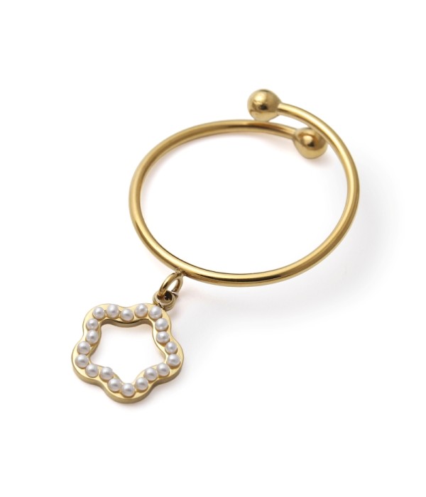 Anillo con colgante de flor de perlas