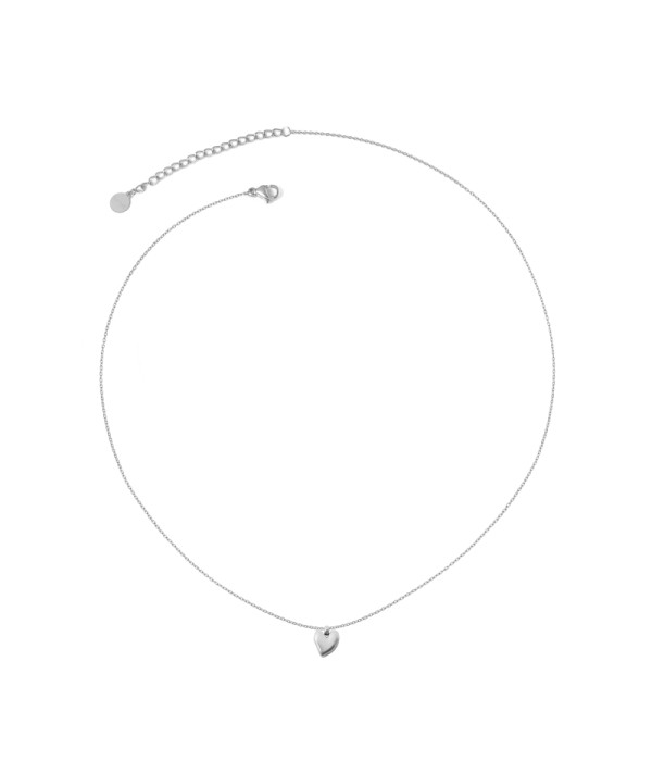 Collar plateado con colgante de corazón