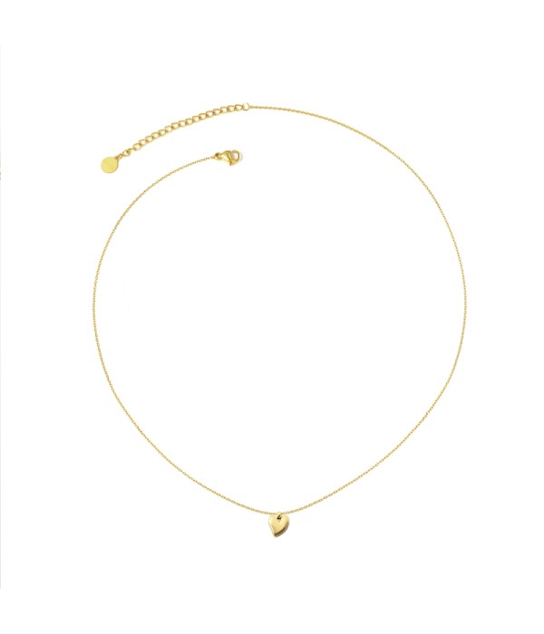 Collar dorado con colgante de corazón