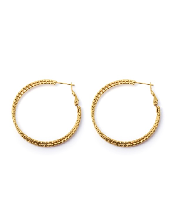 Pendientes de aro dorados con textura trenzada