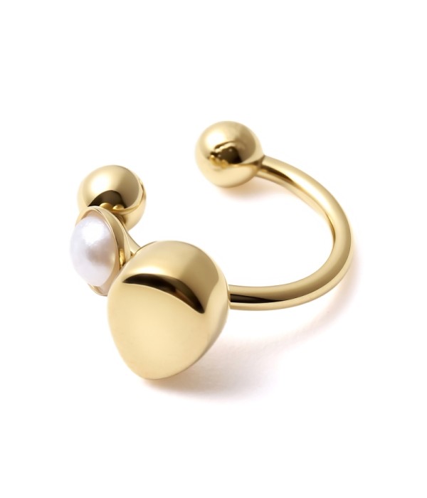 Clip de oreja con perla y detalle de gota