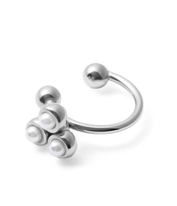 Clip de oreja con tres perlas