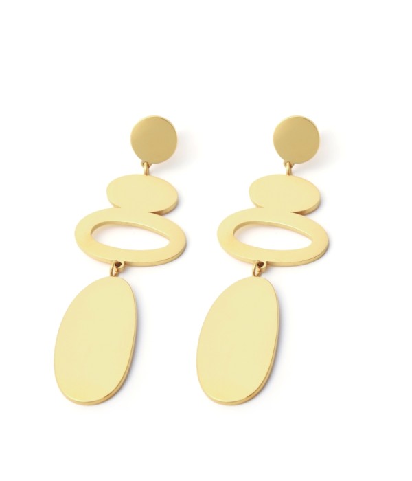 Pendientes dorados con figuras geométricas