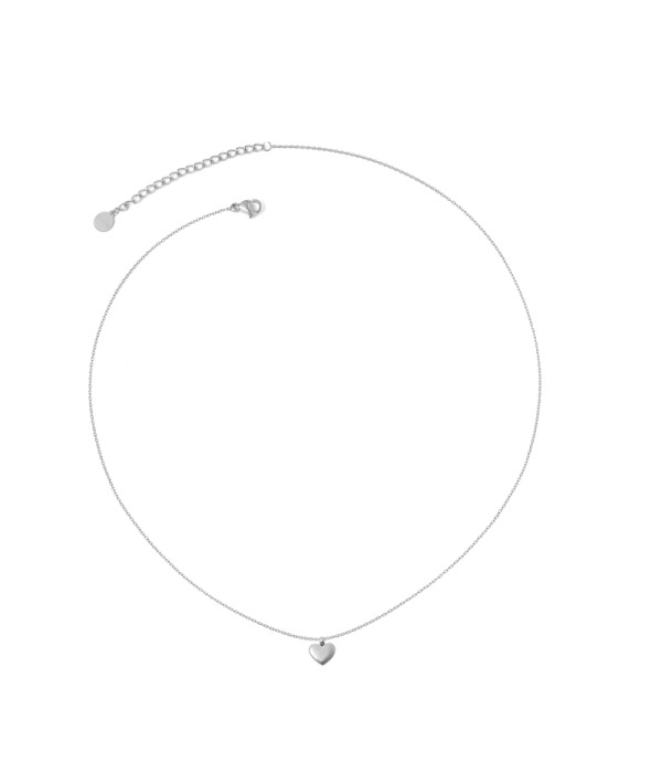 Collar plateado con colgante de corazón