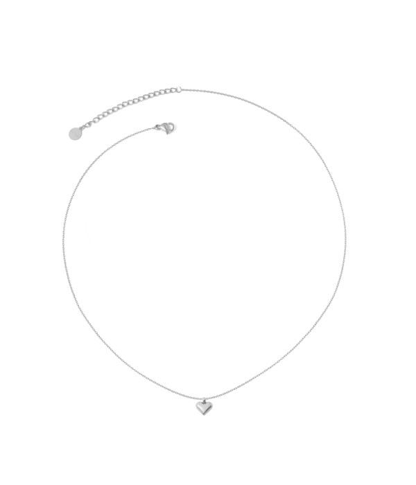 Collar plateado con colgante de corazón pequeño