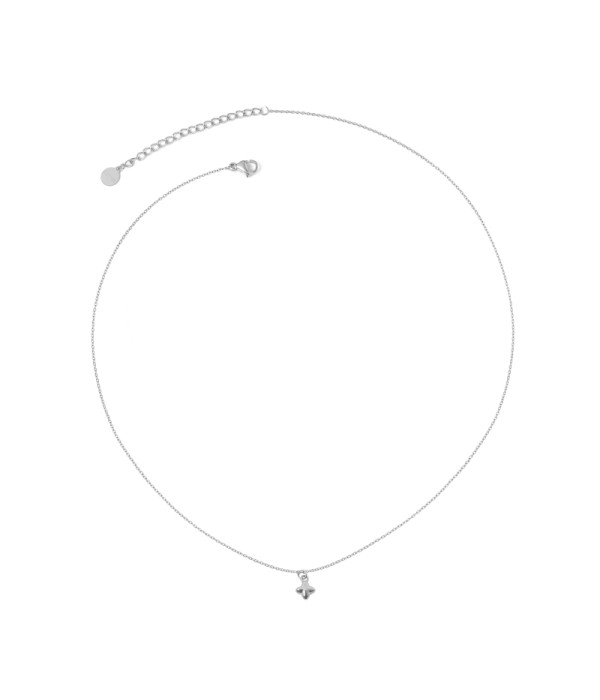 Collar plateado con colgante de cruz