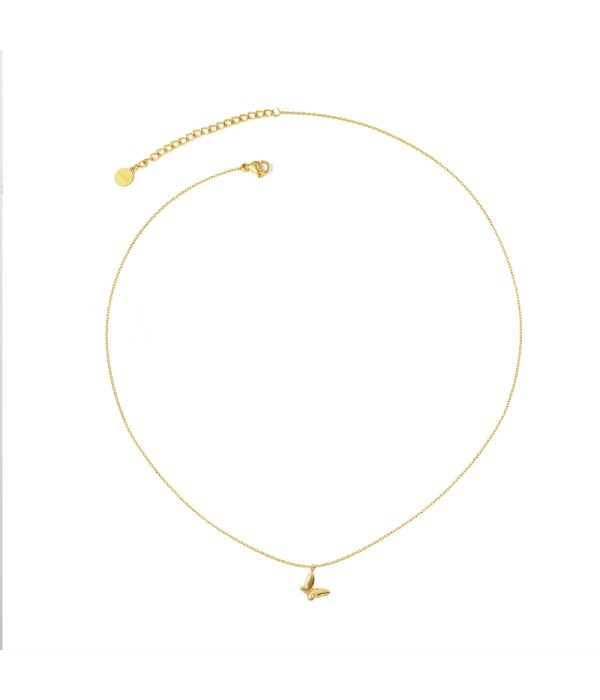Collar dorado con colgante de mariposa