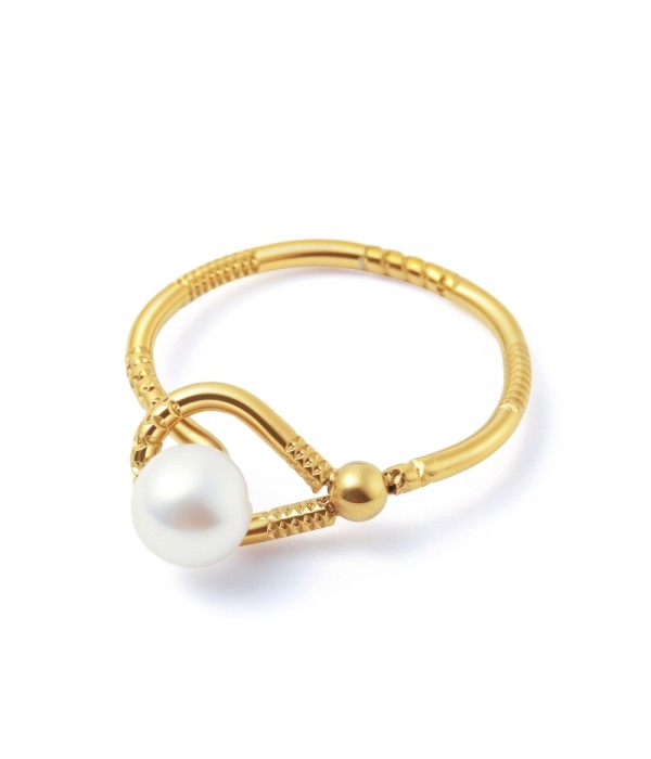 Anillo con perla y textura trenzada