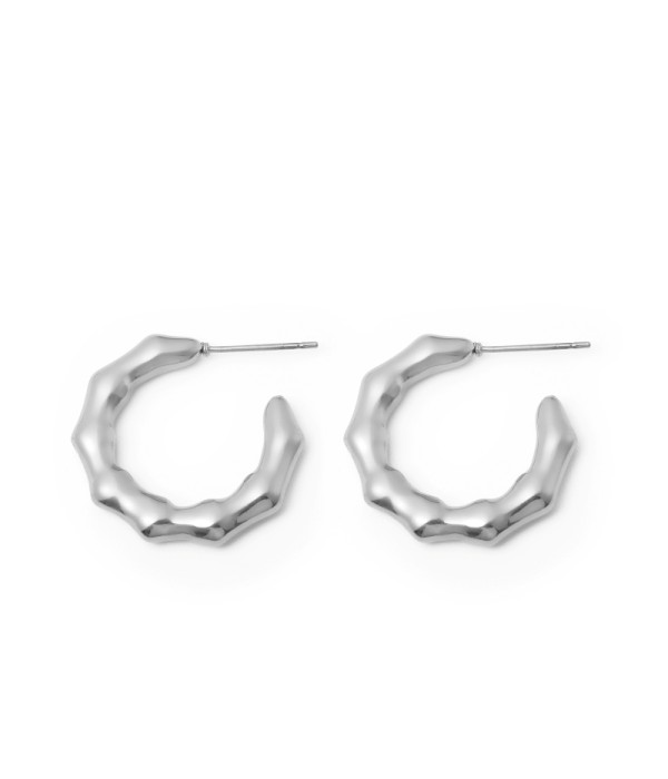 Pendientes de aro con diseño orgánico ondulado 2