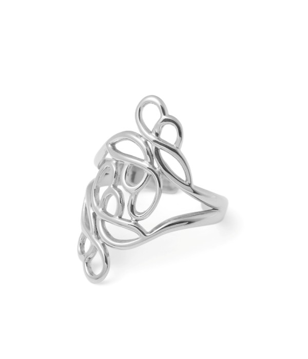 Anillo plateado calado con diseño abstracto
