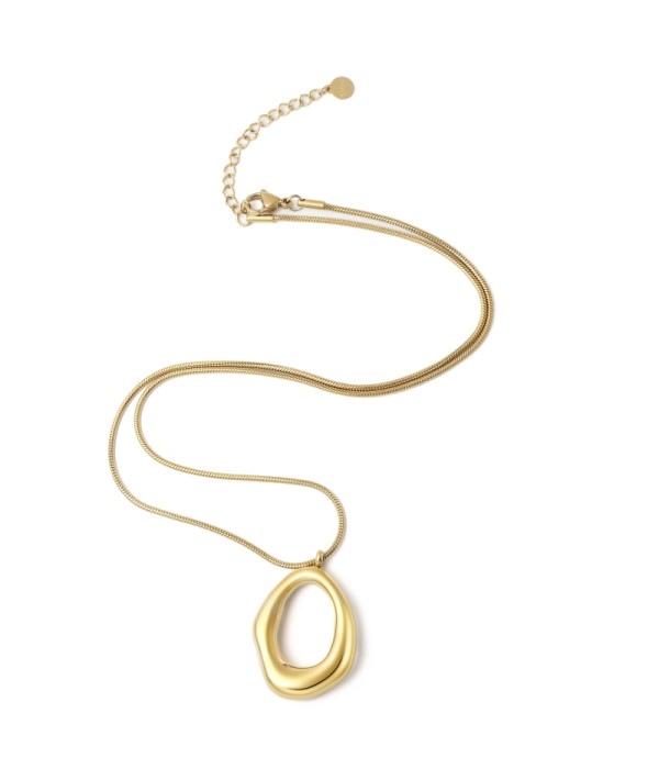 Collar dorado con colgante orgánico