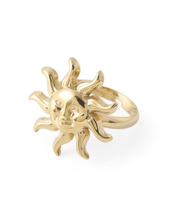 Anillo dorado con forma de sol