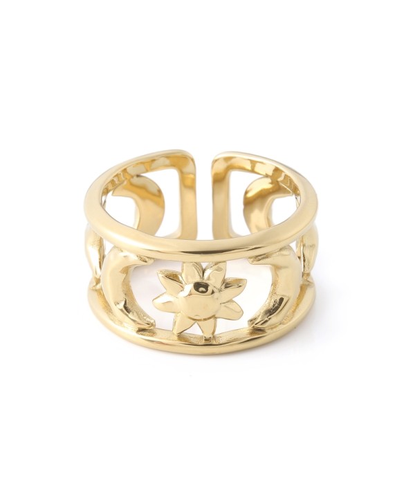 Anillo dorado con diseño de estrella, luna y sol