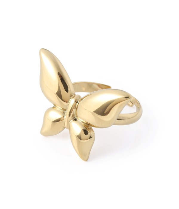 Anillo dorado con forma de mariposa