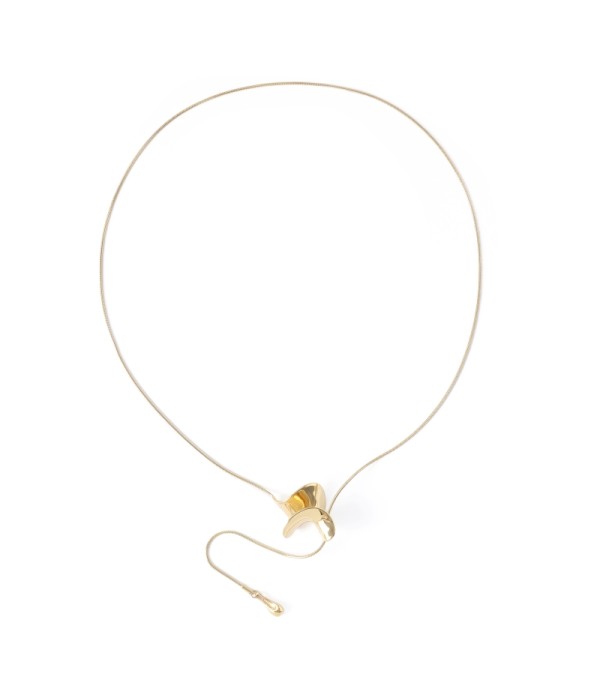 Collar largo dorado con colgante abstracto