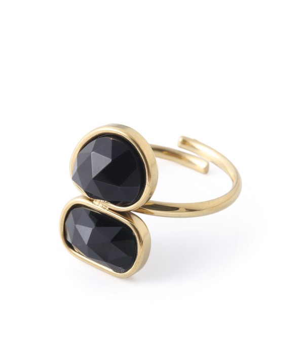 Anillo dorado con piedras tipo jade